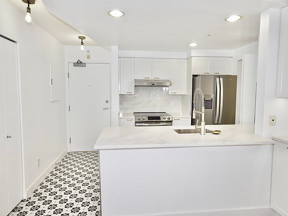 5th image of 1009 Expo Blvd #1609