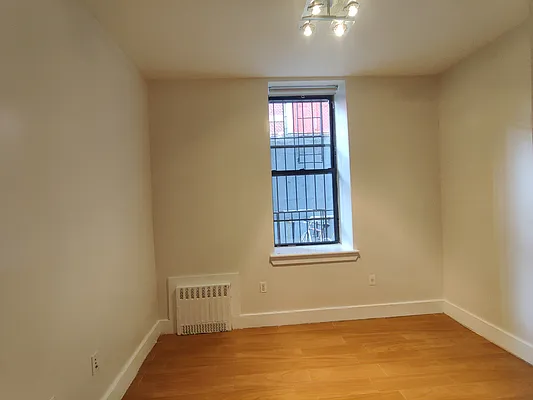 Rented by Signature Property Realty | media 26