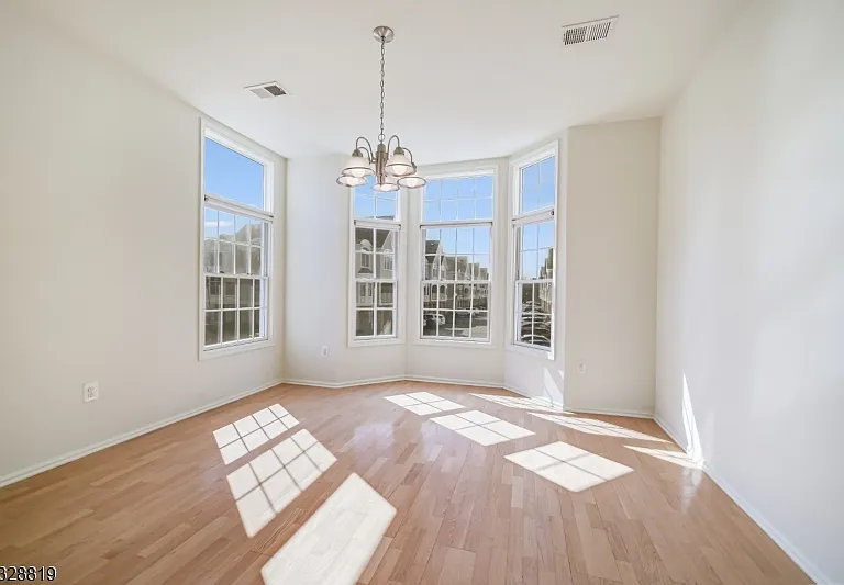 103 Crown Ct — Photo 11