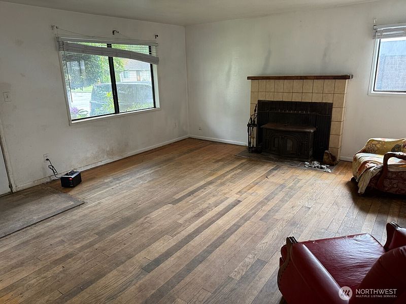 2nd image of 3511 SE 6th Street