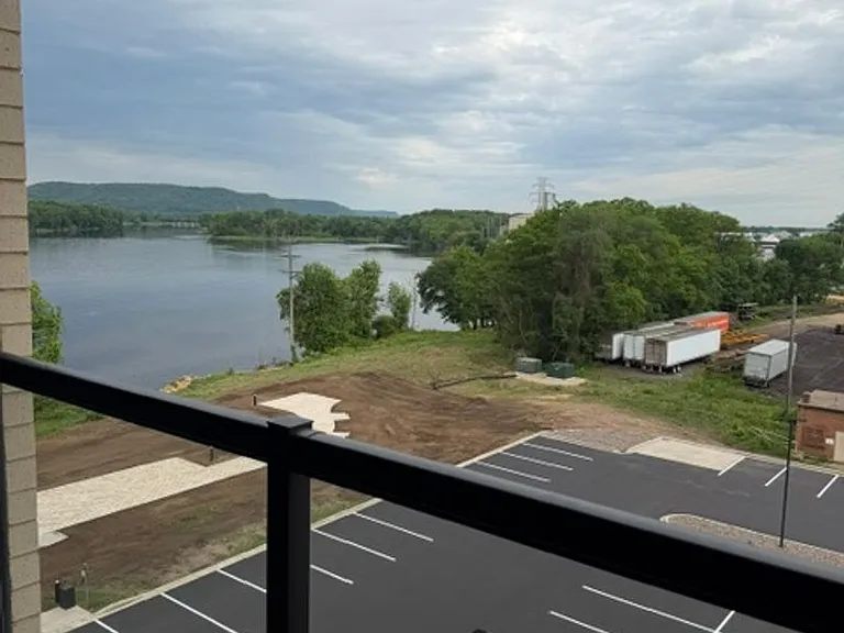 Brand New - War Eagle Apartments in the River Point District — Photo 11
