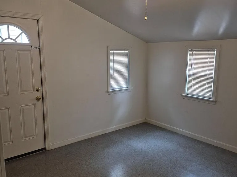 453 Maple St — Photo 6
