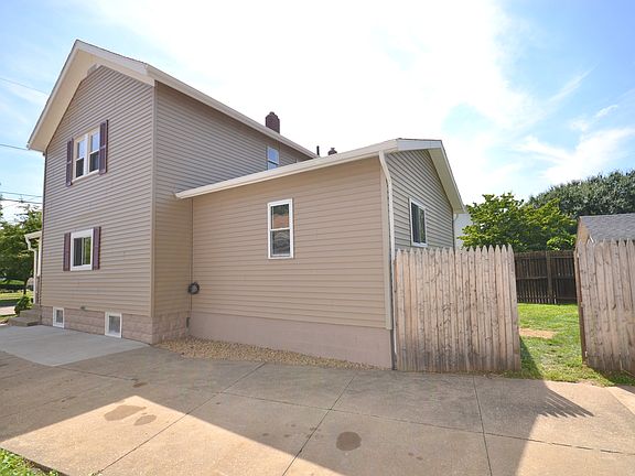 4th image of 1853 Adelaide Blvd