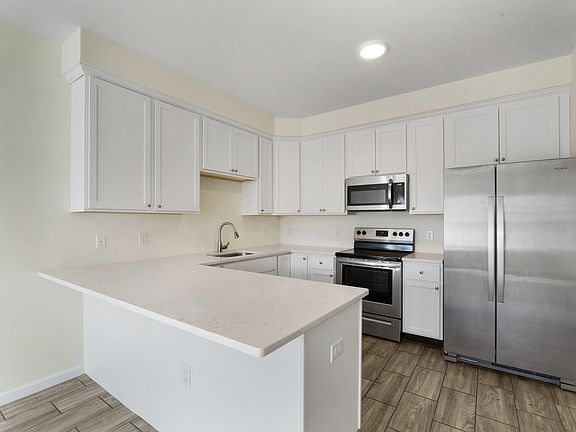 3rd image of 76 Franklin Ave