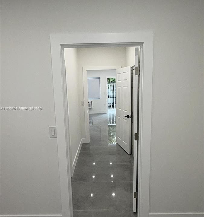 1st image of 935 Jefferson Ave APT 4