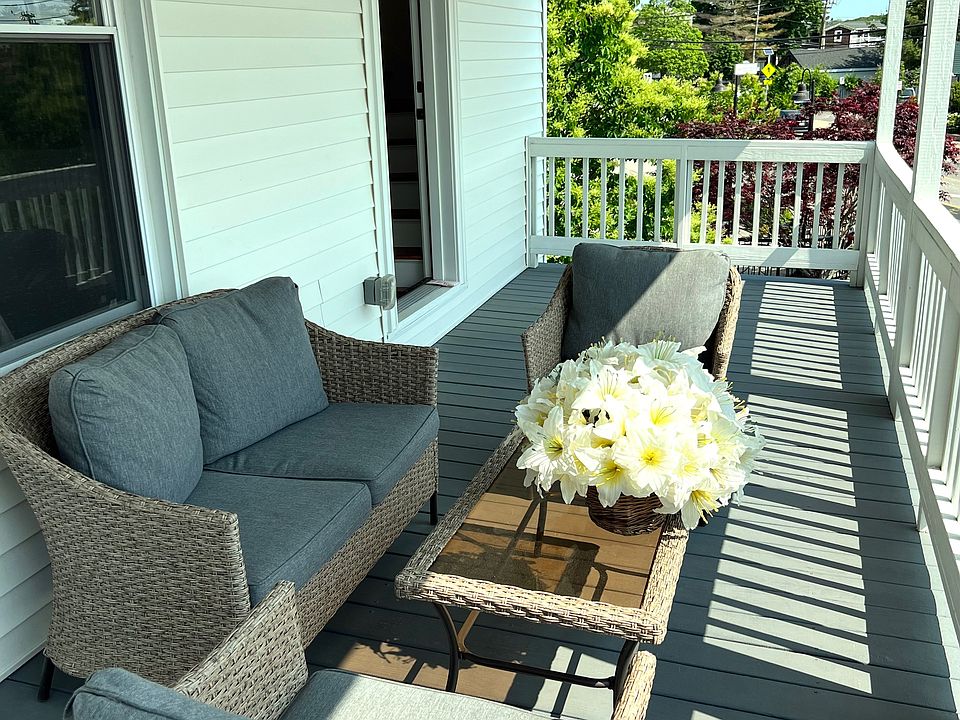 Front Entry Porch Seating