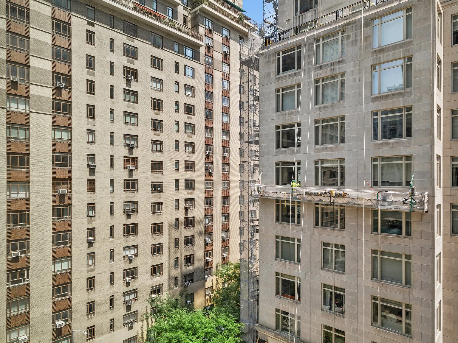 15 Central Park West — Photo 2