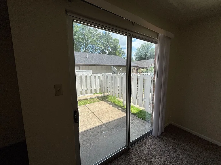 2901 & 2905 Poplar St #&-410 — Photo 8