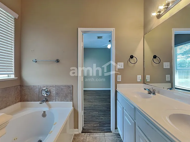 7418 Jacobs Well Dr — Photo 12
