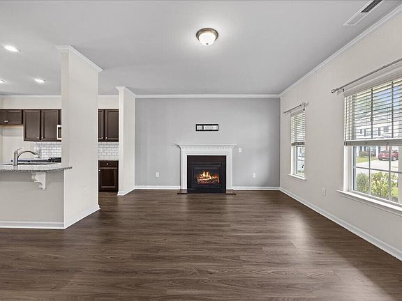 5th image of 133 Black Oak Ct