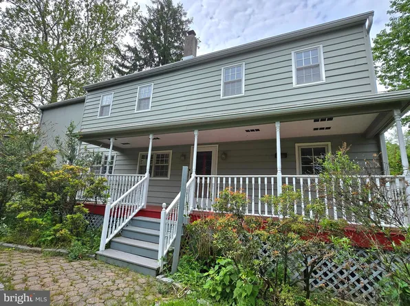 242 S Sugan Rd, New Hope, PA 18938