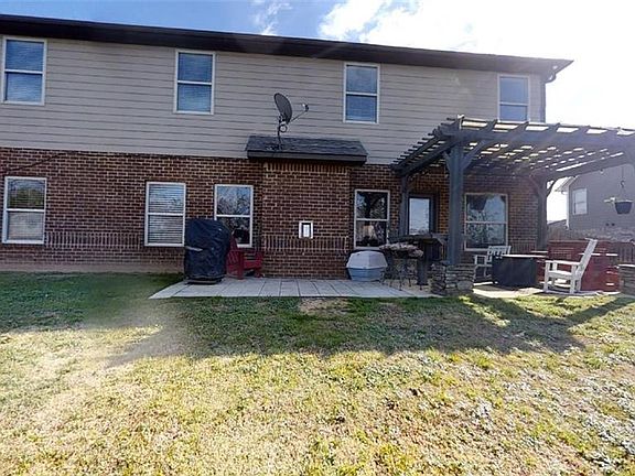 2nd image of 12954 Rolling Meadows Cir