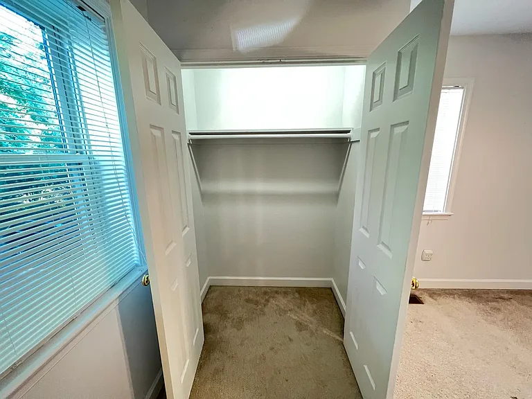 702 Delevan St — Photo 15