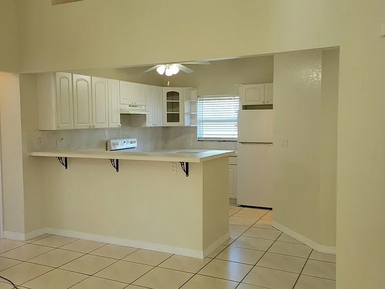 6833 Babcock St — Photo 13