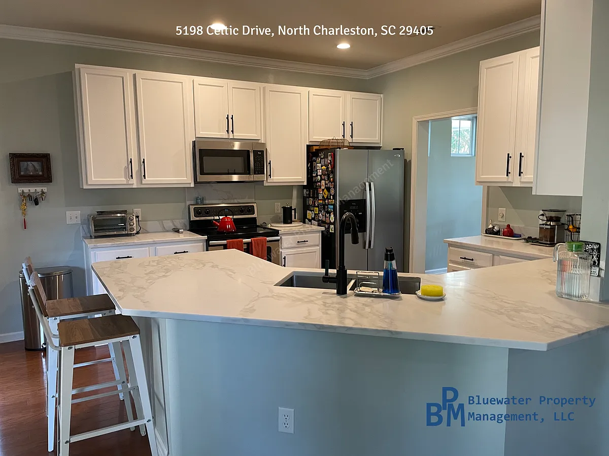 Building Photo - 5198 Celtic Dr