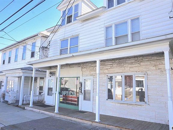 4th image of 608 E Grand Ave