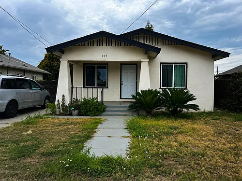 609 E Tulare Ave Photo 1