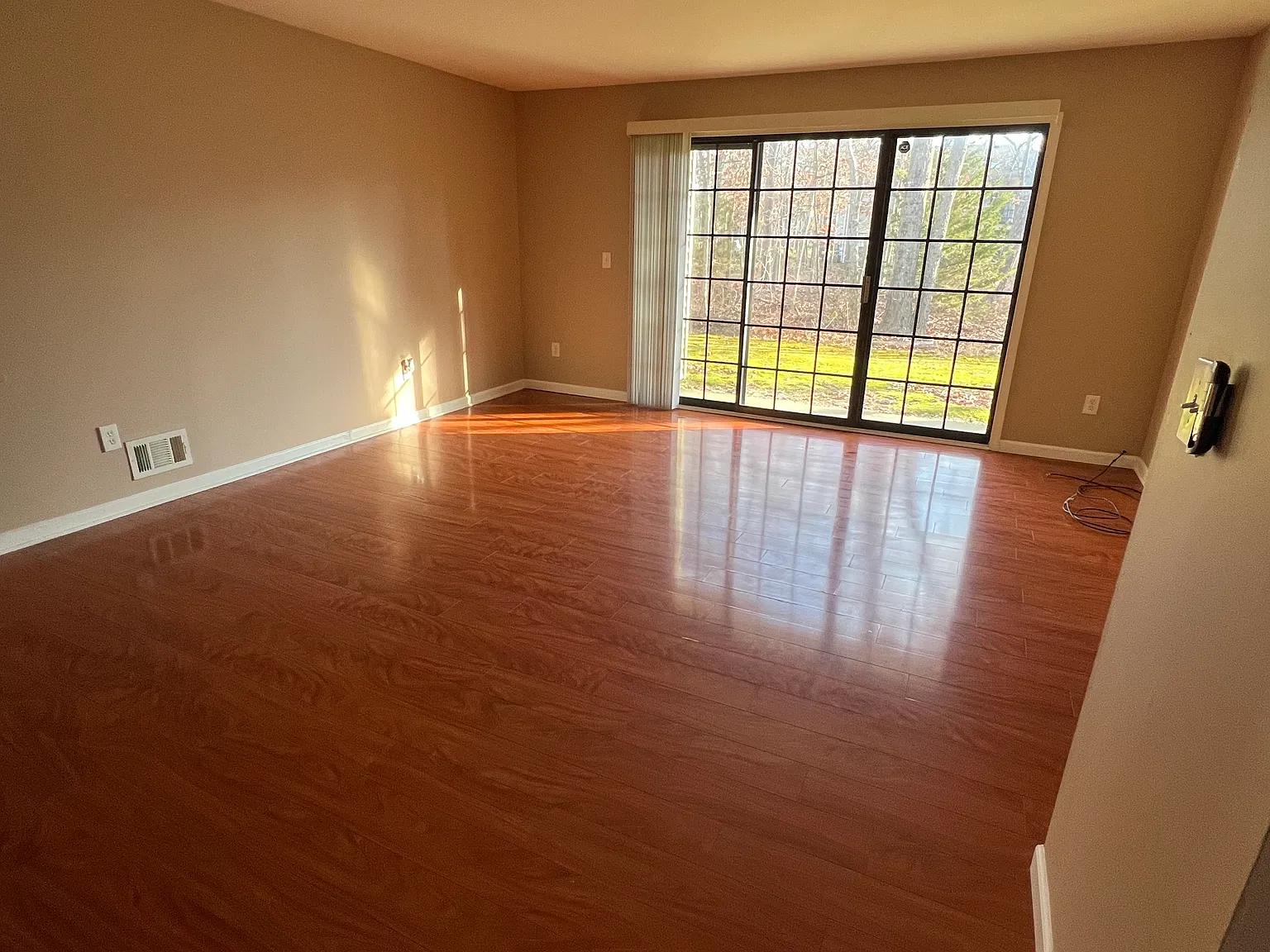 21 Cheshire Dr — Photo 2