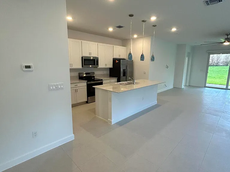 1769 SE Crosswood Way — Photo 4