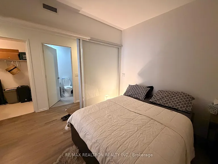 1 Bloor St E #12 — Photo 9