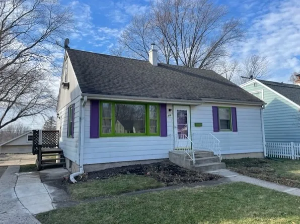 316 S Adams St, Westmont, IL 60559