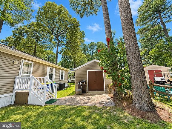 5th image of 33502 Lakeshore Cir #2833
