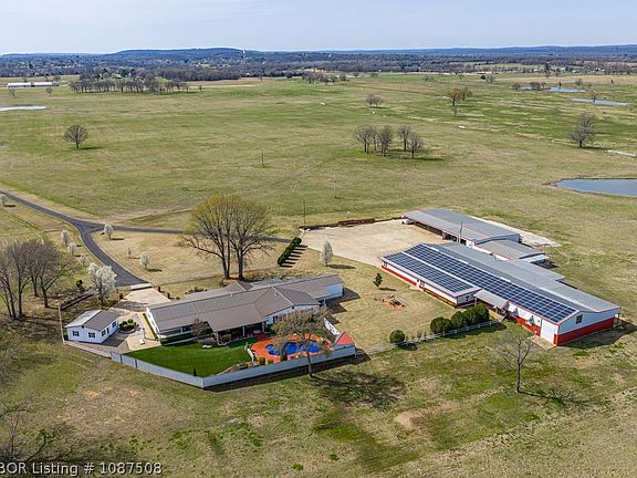 3rd image of 464779 E 1070th Rd