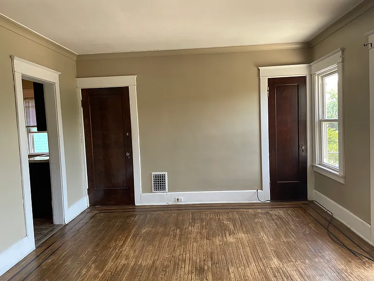 151 Saranac Ave #UPPER FRONT — Photo 5