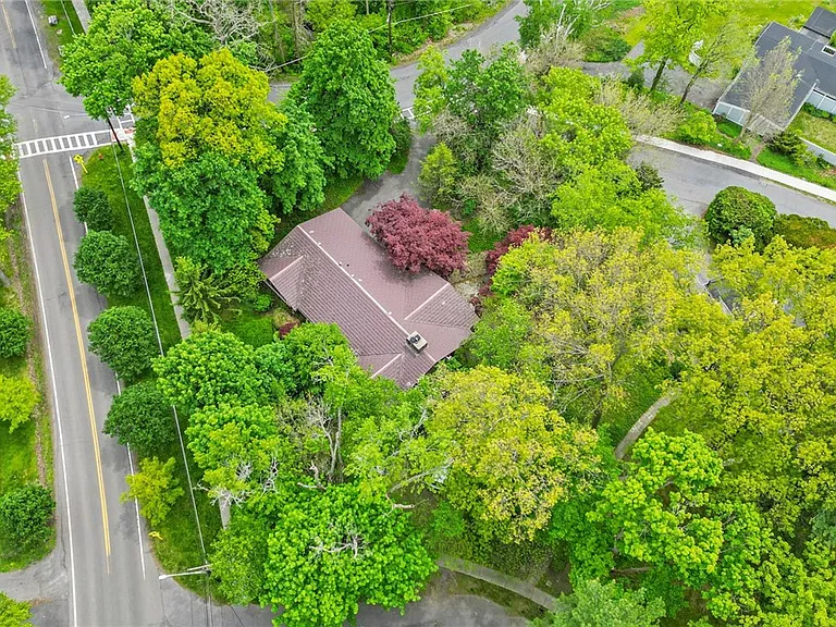 102 Corson Pl — Photo 4