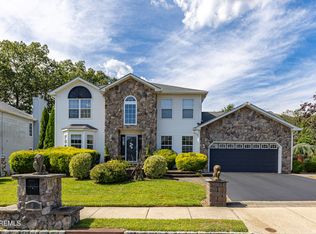6 Diamond Ln, Howell, NJ 07731