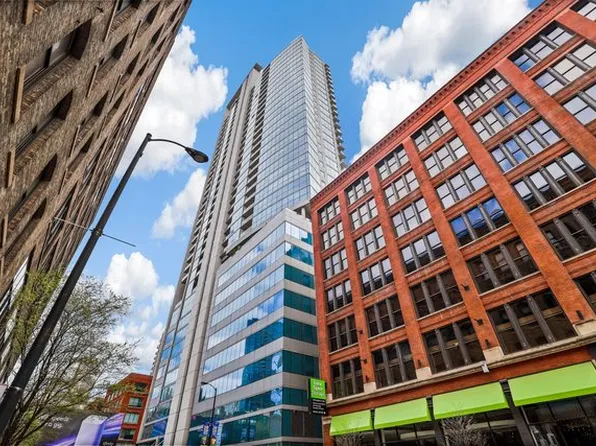 303 W Ohio St, Chicago, IL