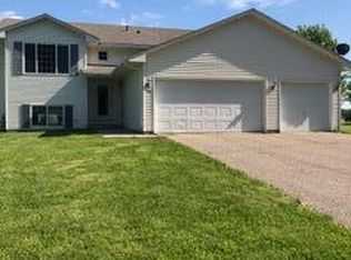 105 6th St, Green Isle, MN 55338