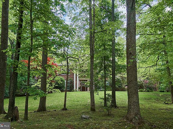 3rd image of 6650 Colonnades Dr