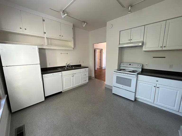 511 E Chestnut St — Photo 14