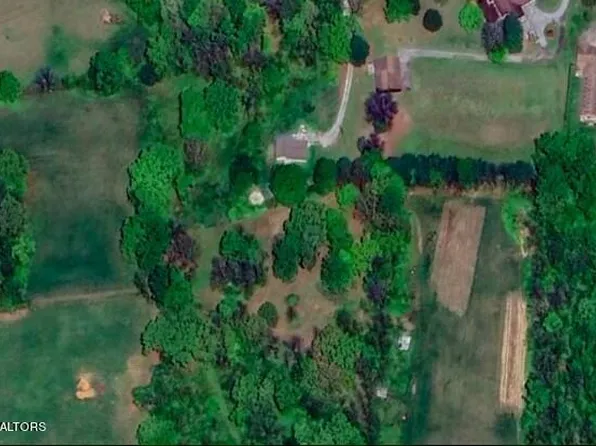 232 Tree Cir, Jacksboro, TN 37757