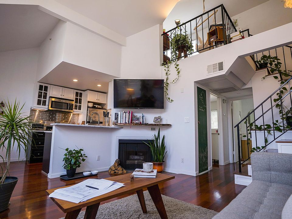1st image of 1118 E Palmer Ave APT 211