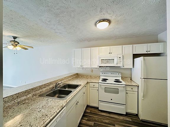 5th image of 215 Sunn Aire Ct APT B
