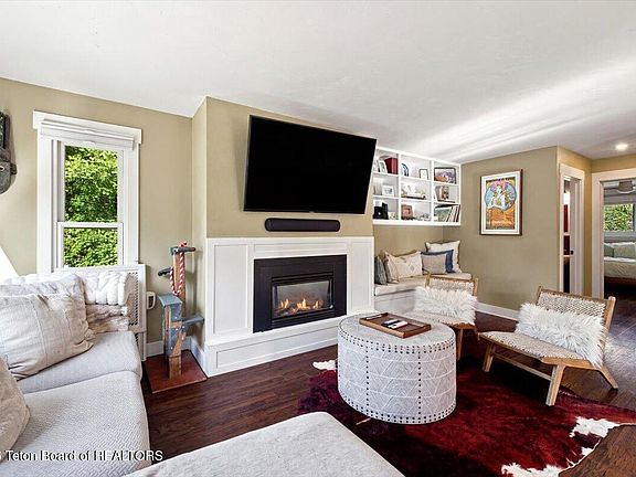 5th image of 220 Crabtree Ln
