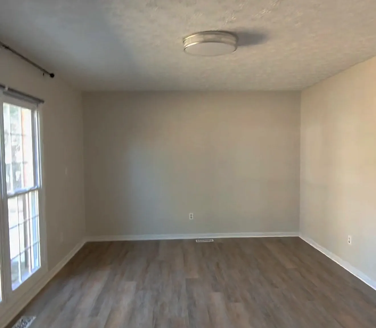 4 bed, 1884 sqft, $2,300 — Photo 2
