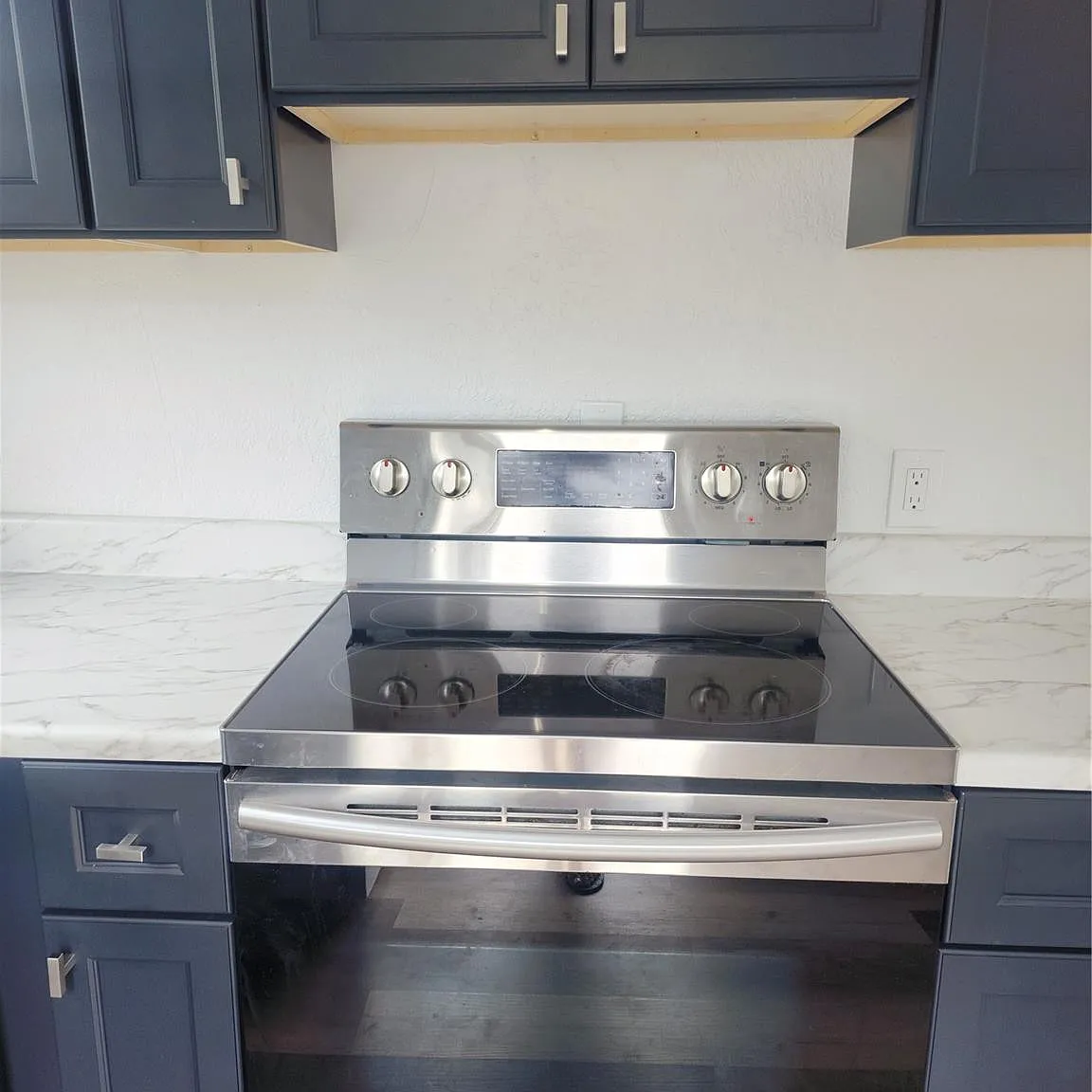2 bed, 1.0 bath, 585 sqft, $1,900 — Photo 3