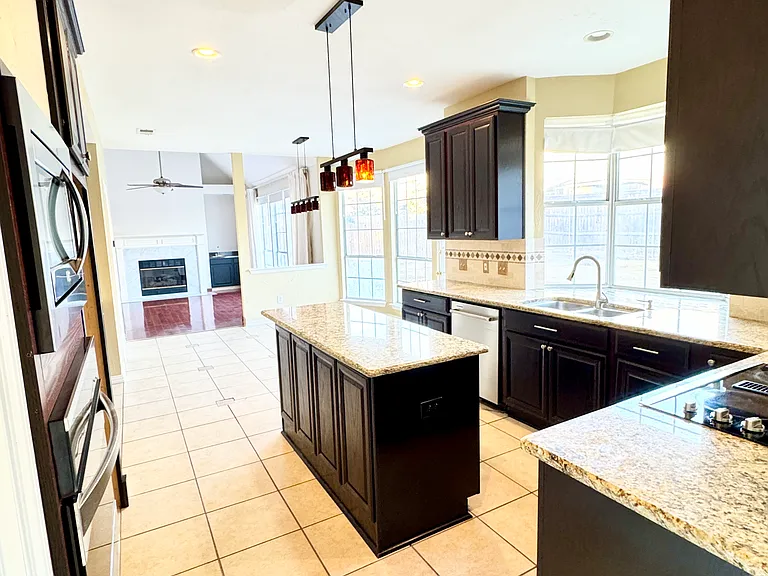 2108 Sandell Dr — Photo 4