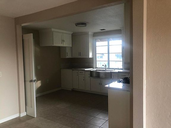 4th image of 390 N Cypress St