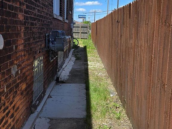 3rd image of 5054 Linsdale St