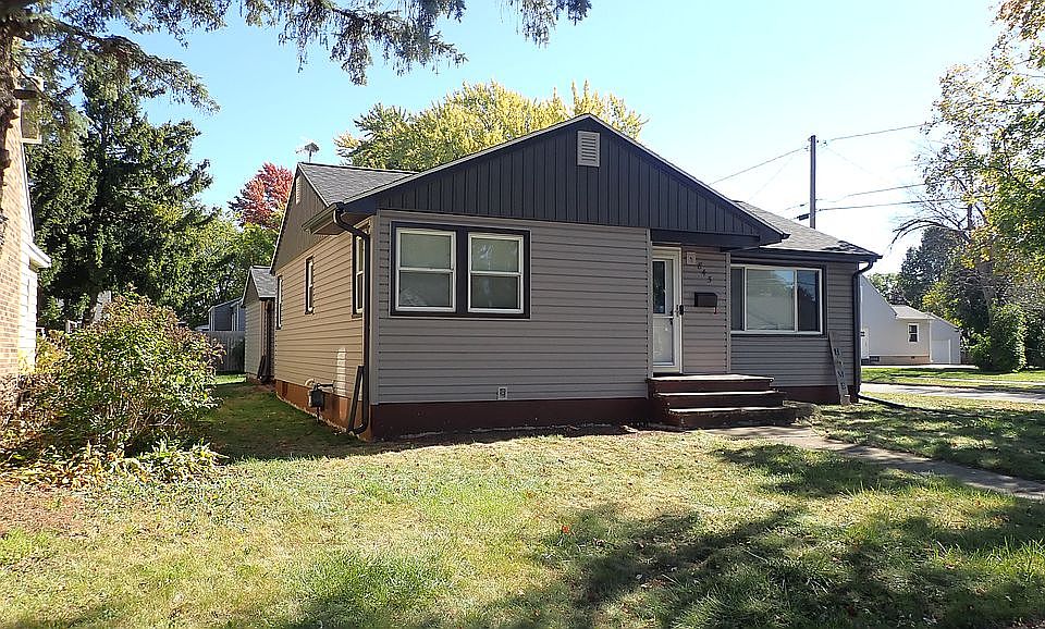 1st image of 843 De Pere St