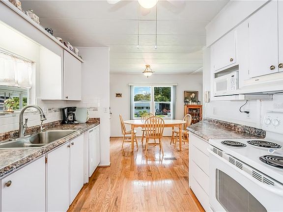 4th image of 519 Skyline Dr W