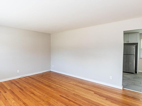 4th image of 2030 Shirley Dr