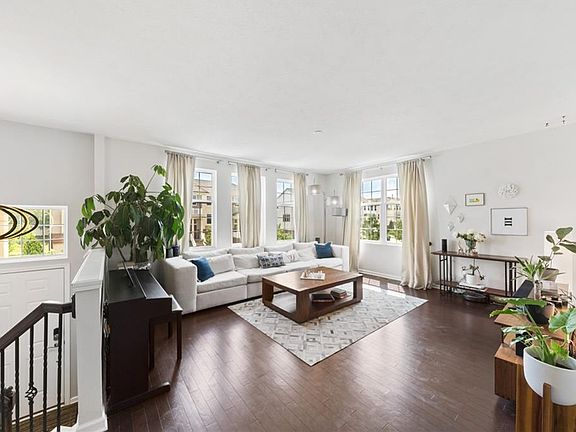 3rd image of 6575 Park Pointe Ct