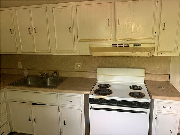 3rd image of 2696 George St NW