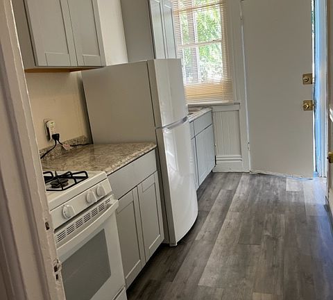 4th image of 440 S 10th St APT 2