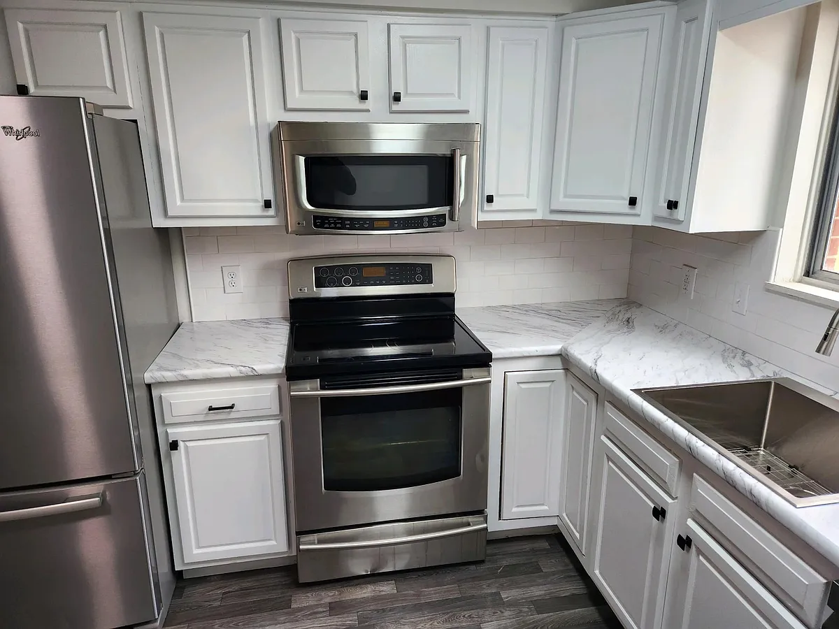 Kitchen - 1826 Mound Rd #2